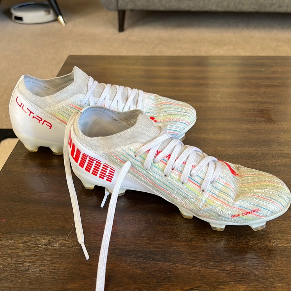 Puma size 4 kids soccer cleats